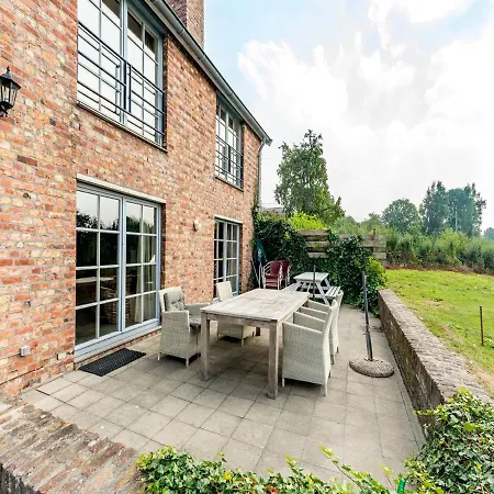 Holiday home Magnificent In Sint Martens Voeren With Garden Berg (Limburg)